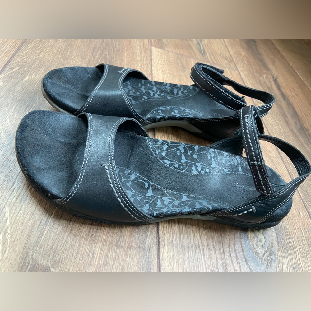 Merrell Women’s Black Leather Sandals